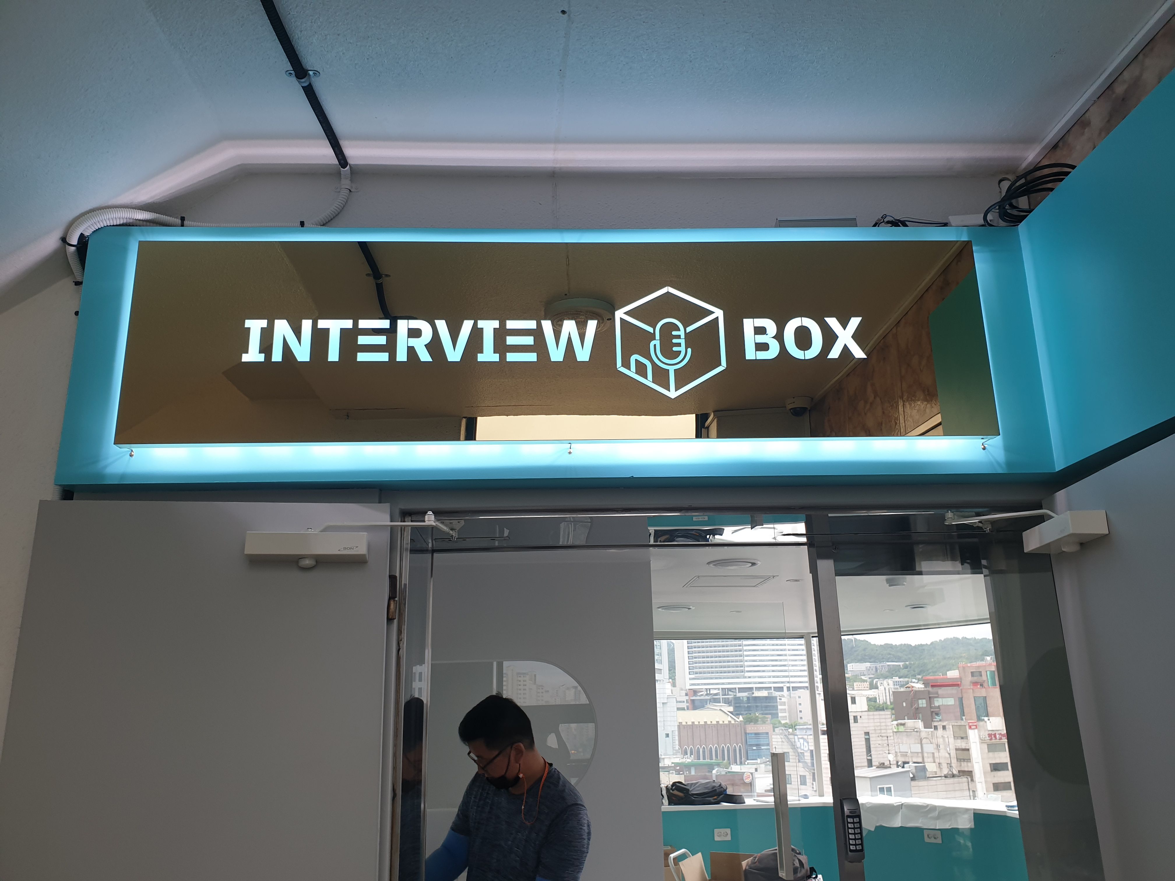 INTERVIEW BOX
